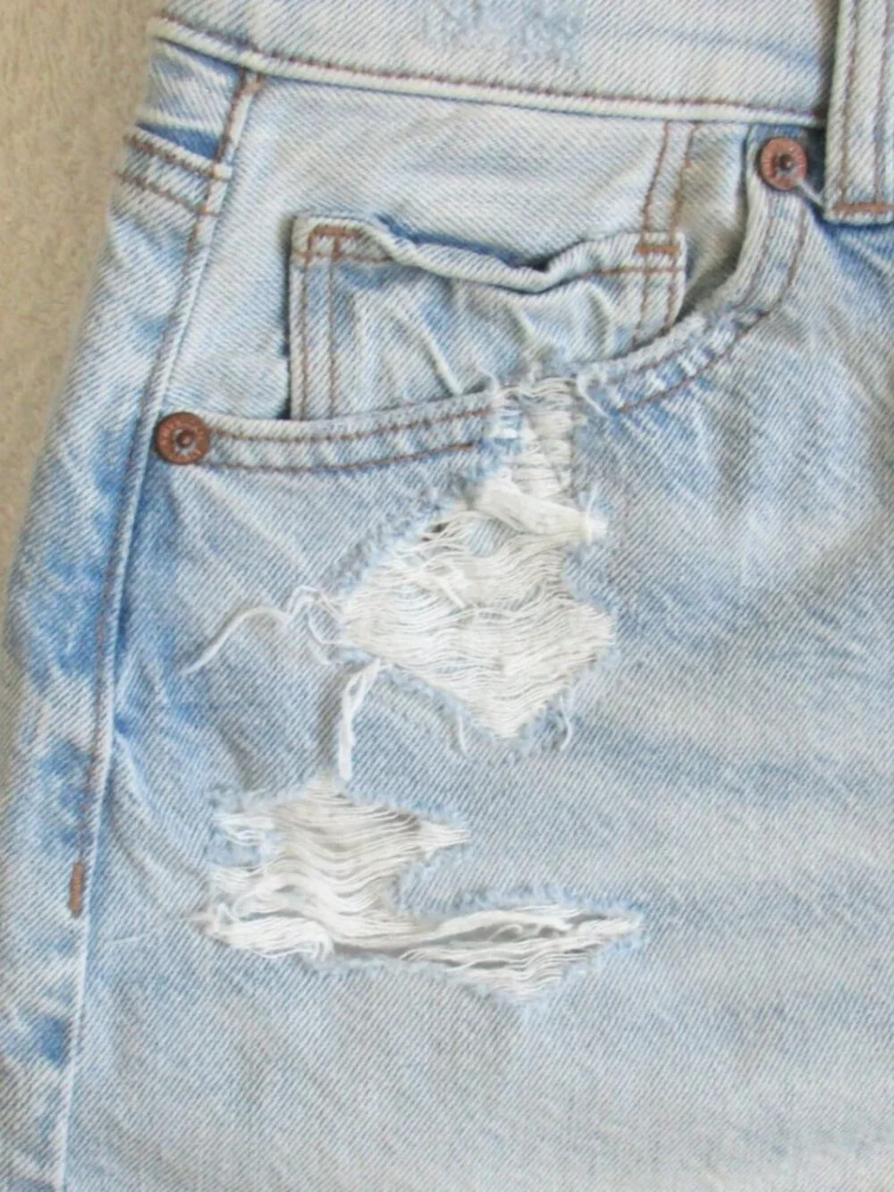 New AMERICAN EAGLE Jean Shorts Size 4 Distressed Baggy Mom Short
